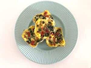 Quick and colorful quiche with spinach and bacon perfect for breakfast!