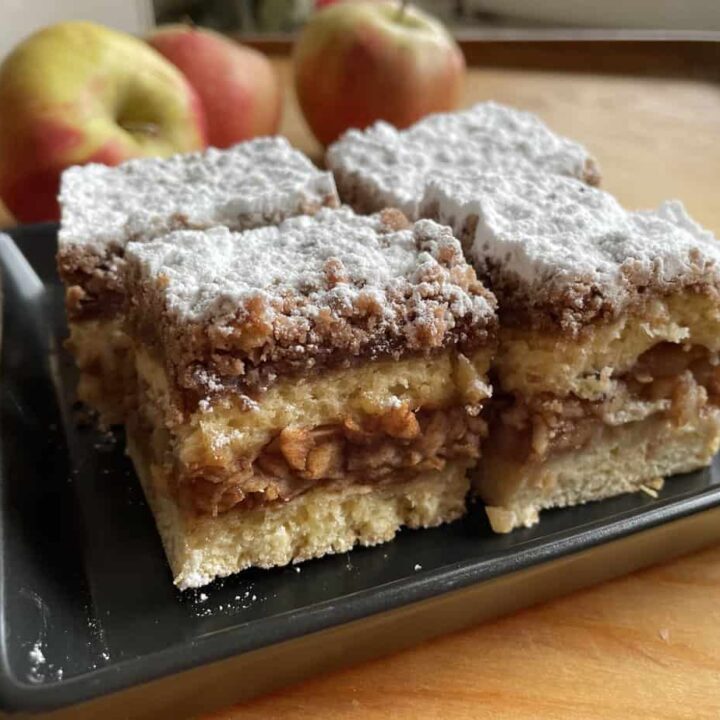 Kołocz Śląski Z Jabłkami - Polish Yeast Cake With Apples Recipe